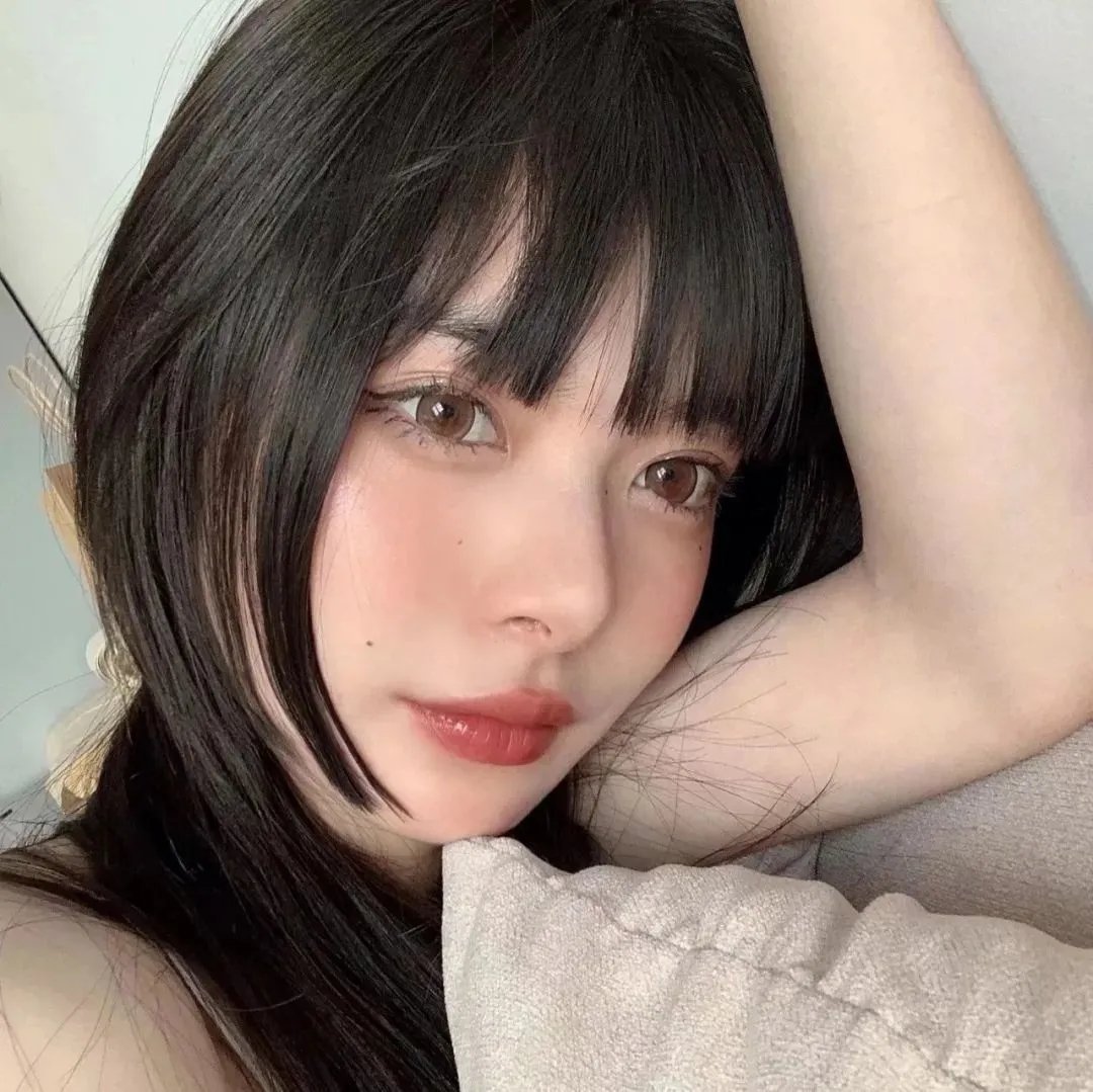 深深腥红